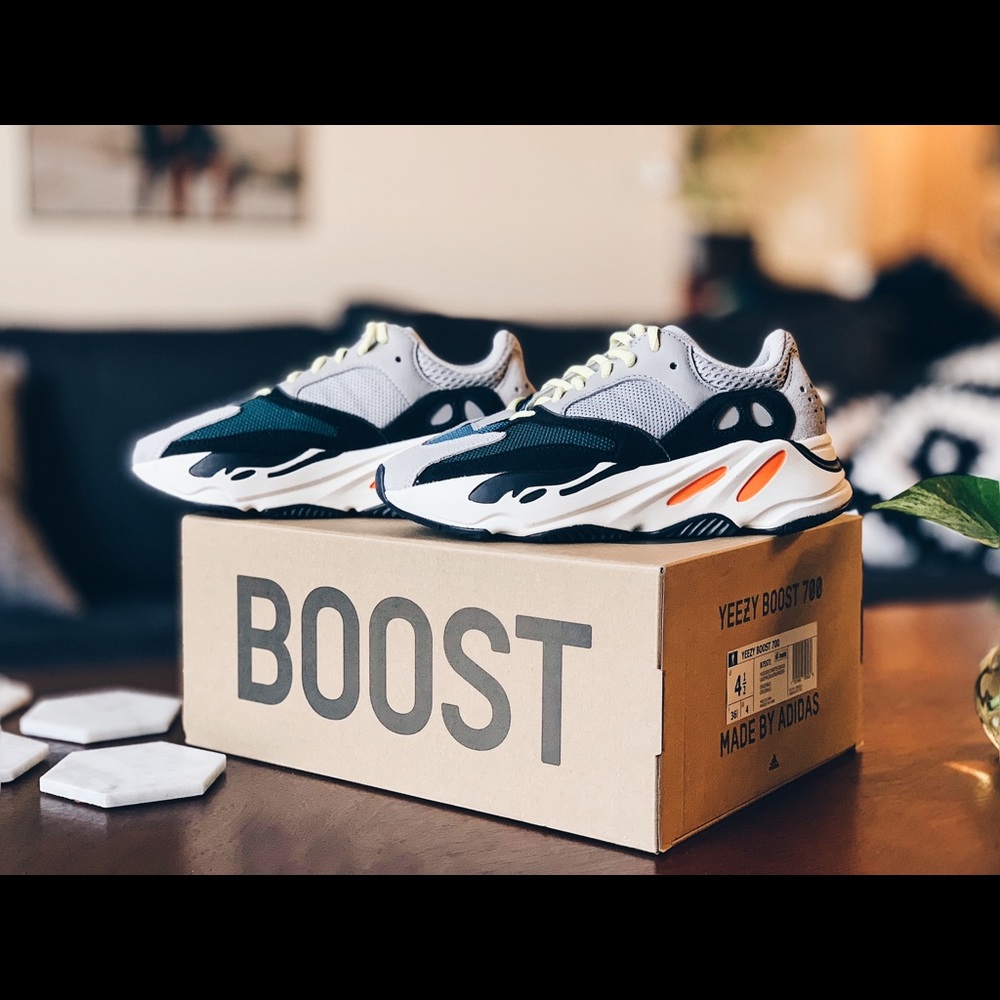 adidas Yeezy Boost 700 Wave Runner Size 4.5 mens